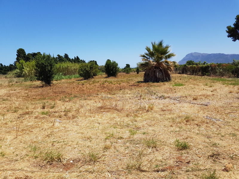 Large building plot close to the beach