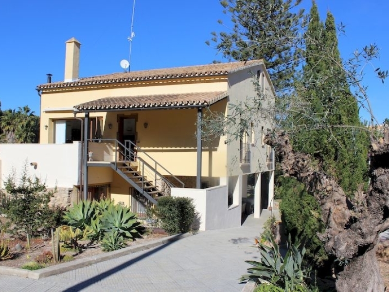 Large distinctive villa for sale in Denia