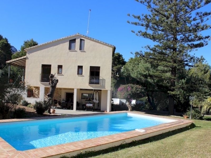 Large distinctive villa for sale in Denia