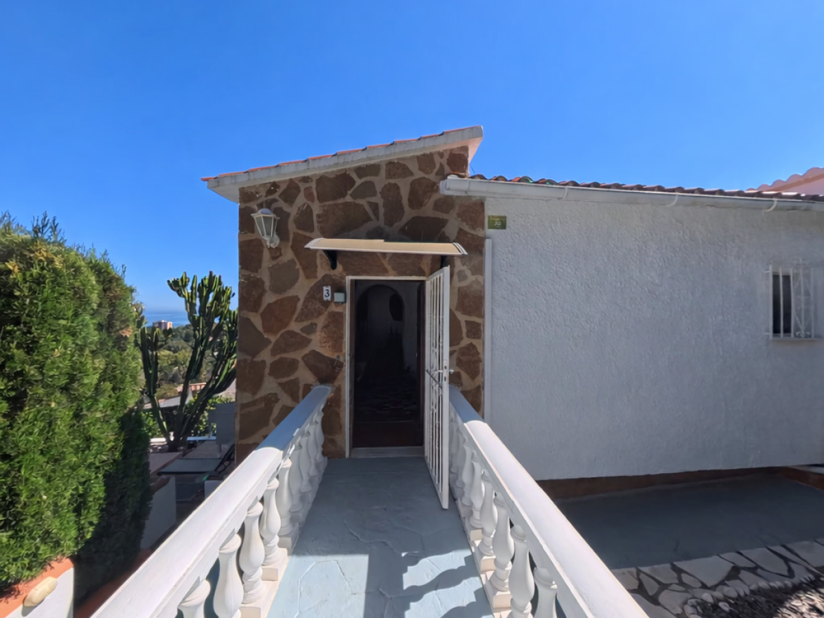 Fabulous 2‑Bedroom Villa with Sea Views in La Florida, Dénia