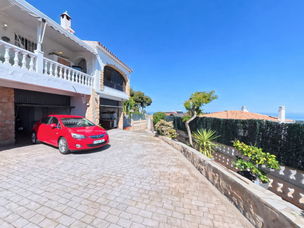 Fabulous 2‑Bedroom Villa with Sea Views in La Florida, Dénia