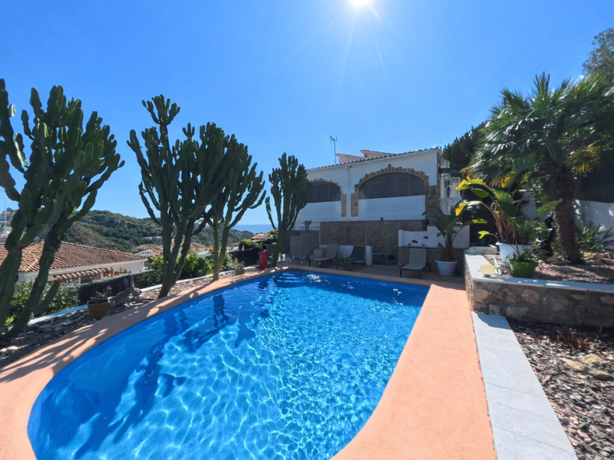 Fabulous 2‑Bedroom Villa with Sea Views in La Florida, Dénia