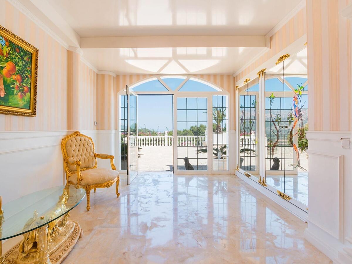 Villa 6 Bedrooms for sale in Denia