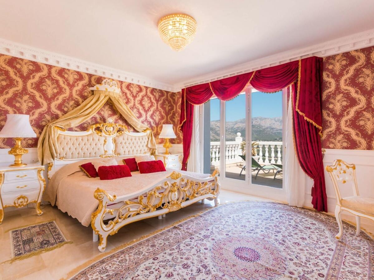 Villa 6 Bedrooms for sale in Denia