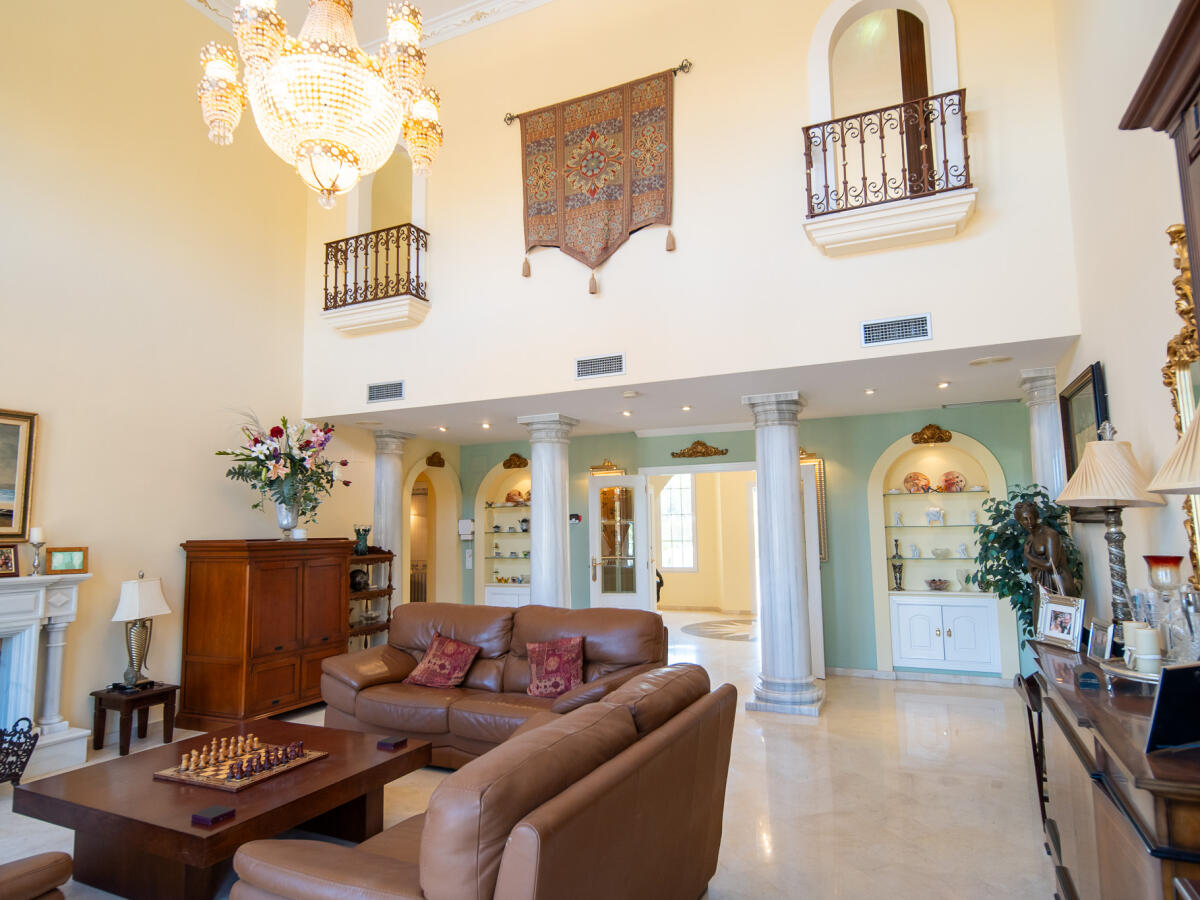 Villa 8 Bedrooms for sale in Javea Montgó