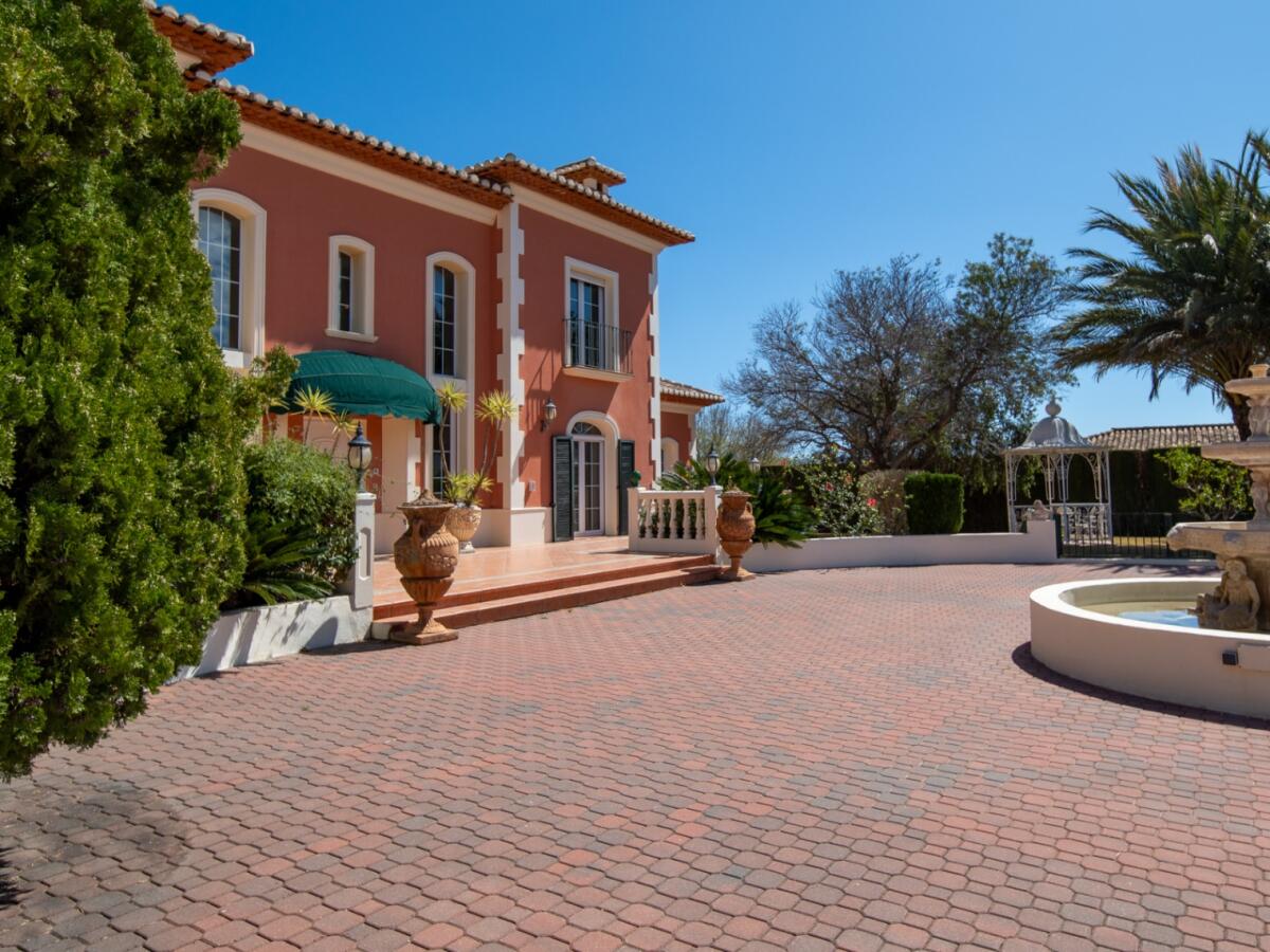 Villa 8 Bedrooms for sale in Javea Montgó